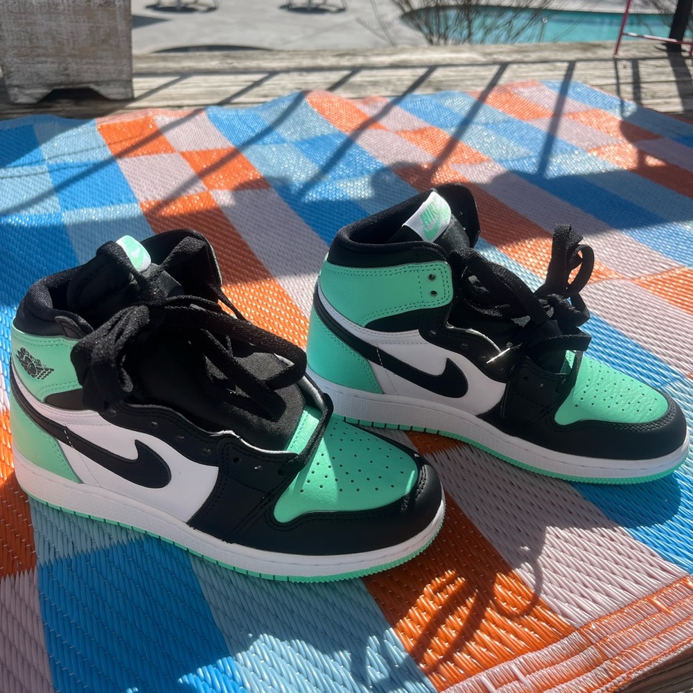 Kids' Nike Black and Green Glow Sneakers